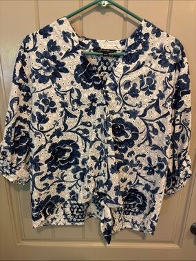 Charlie B Blue Floral Eyelet Button and Tie Front XL Women’s Top